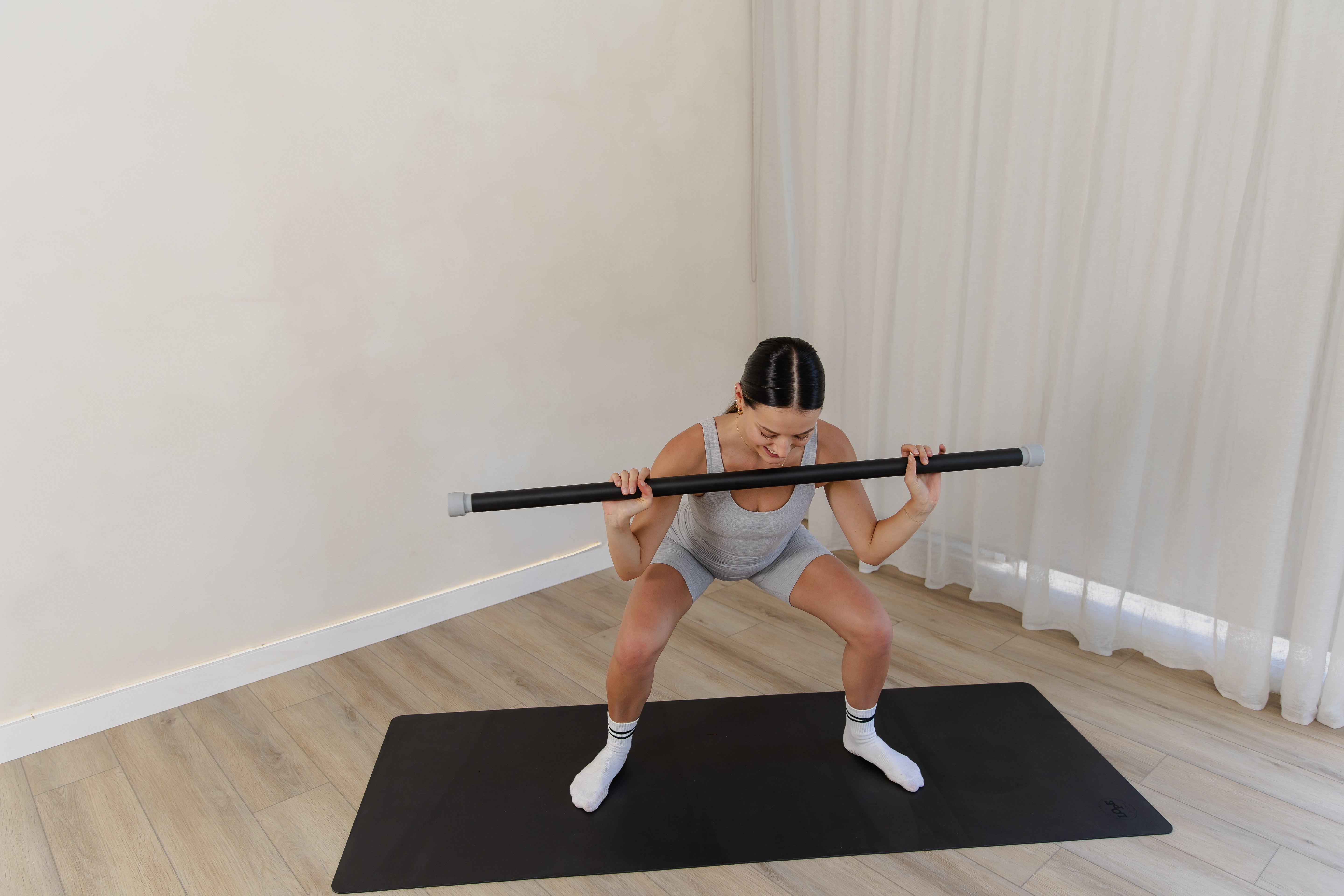 Weighted Bar 8kg Grey