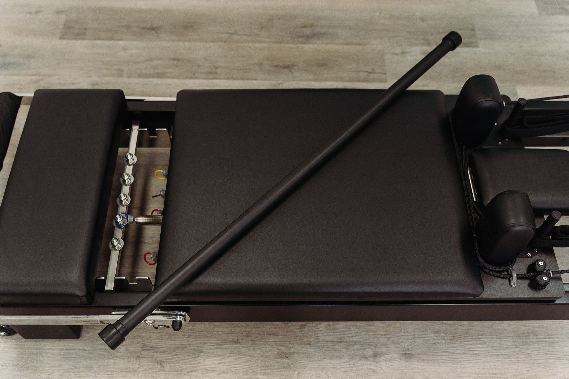 Weighted Bar 2kg Black