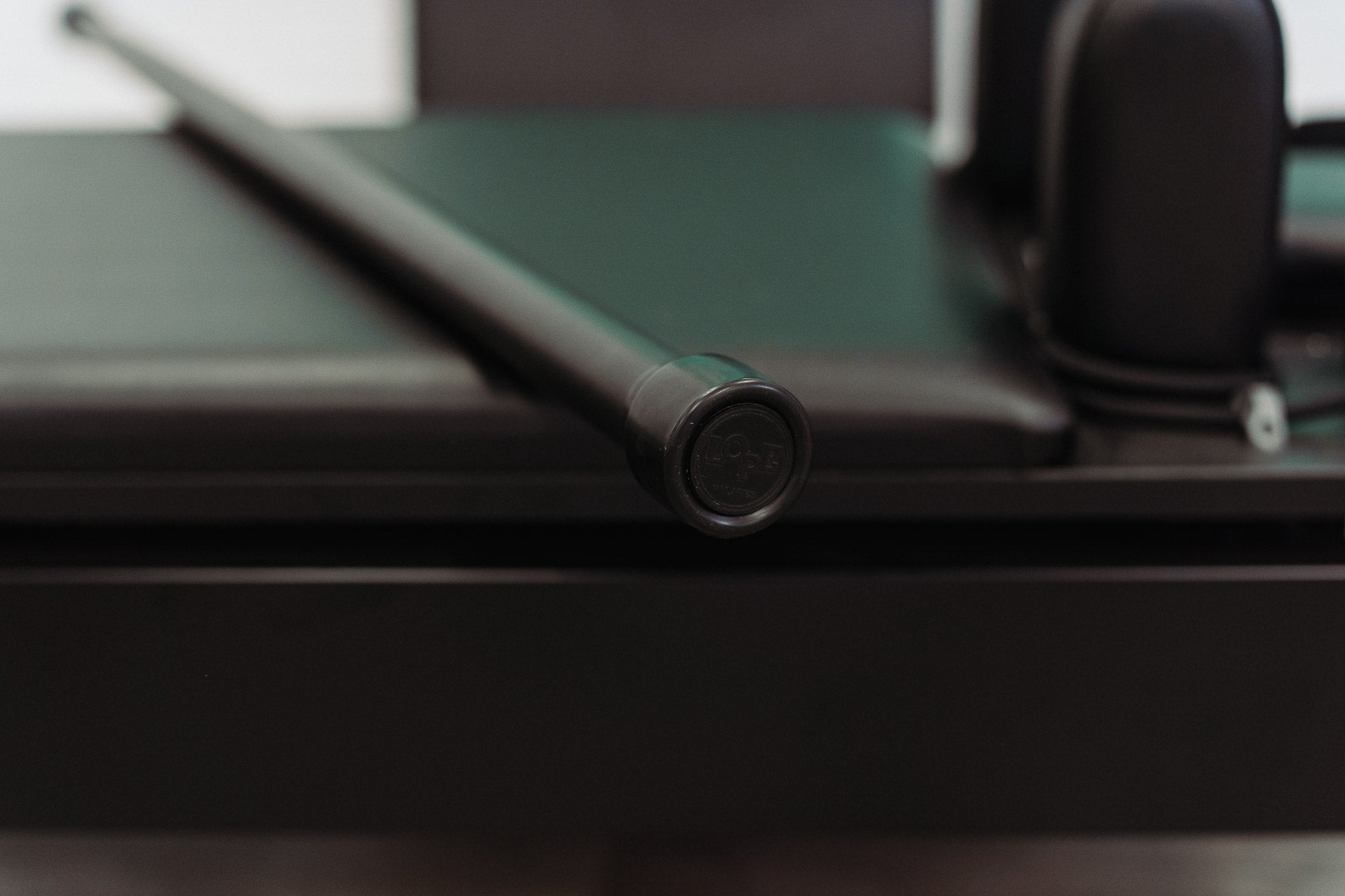 Weighted Bar 6kg Black