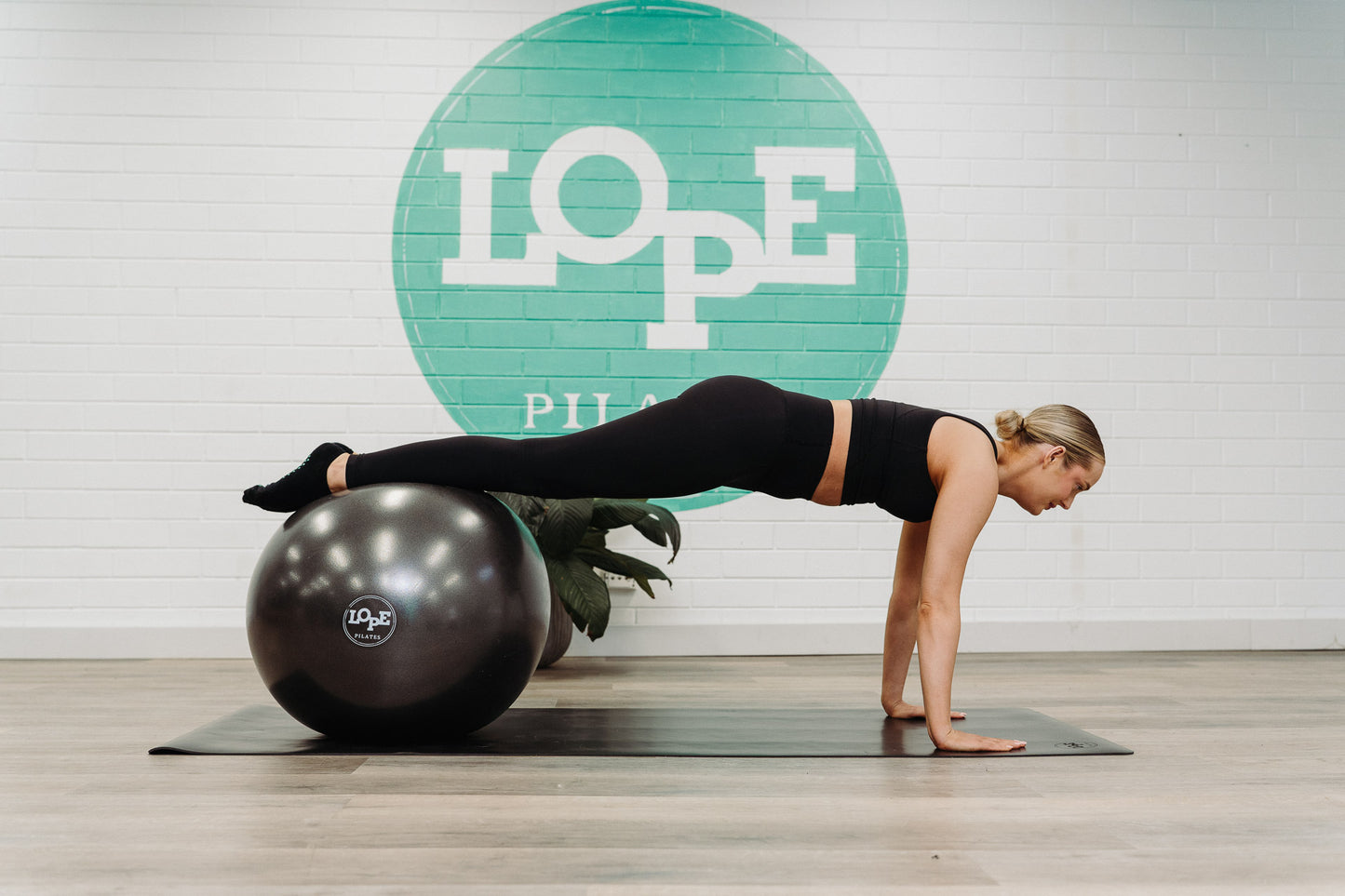 Yoga & Pilates inflatable ball large 55cm- 8 Units