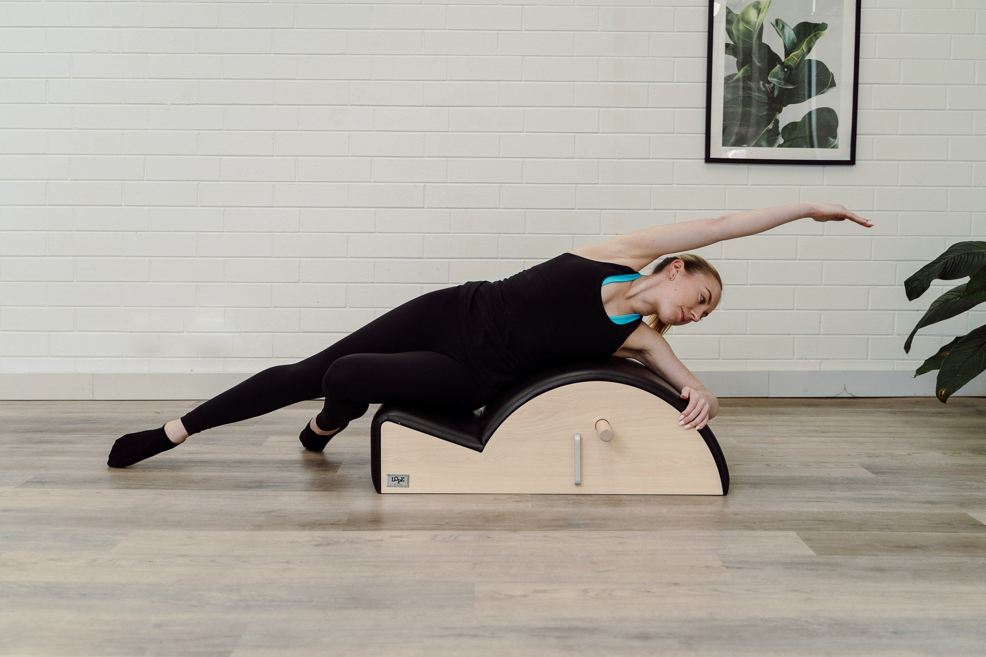 Spine Corrector Black