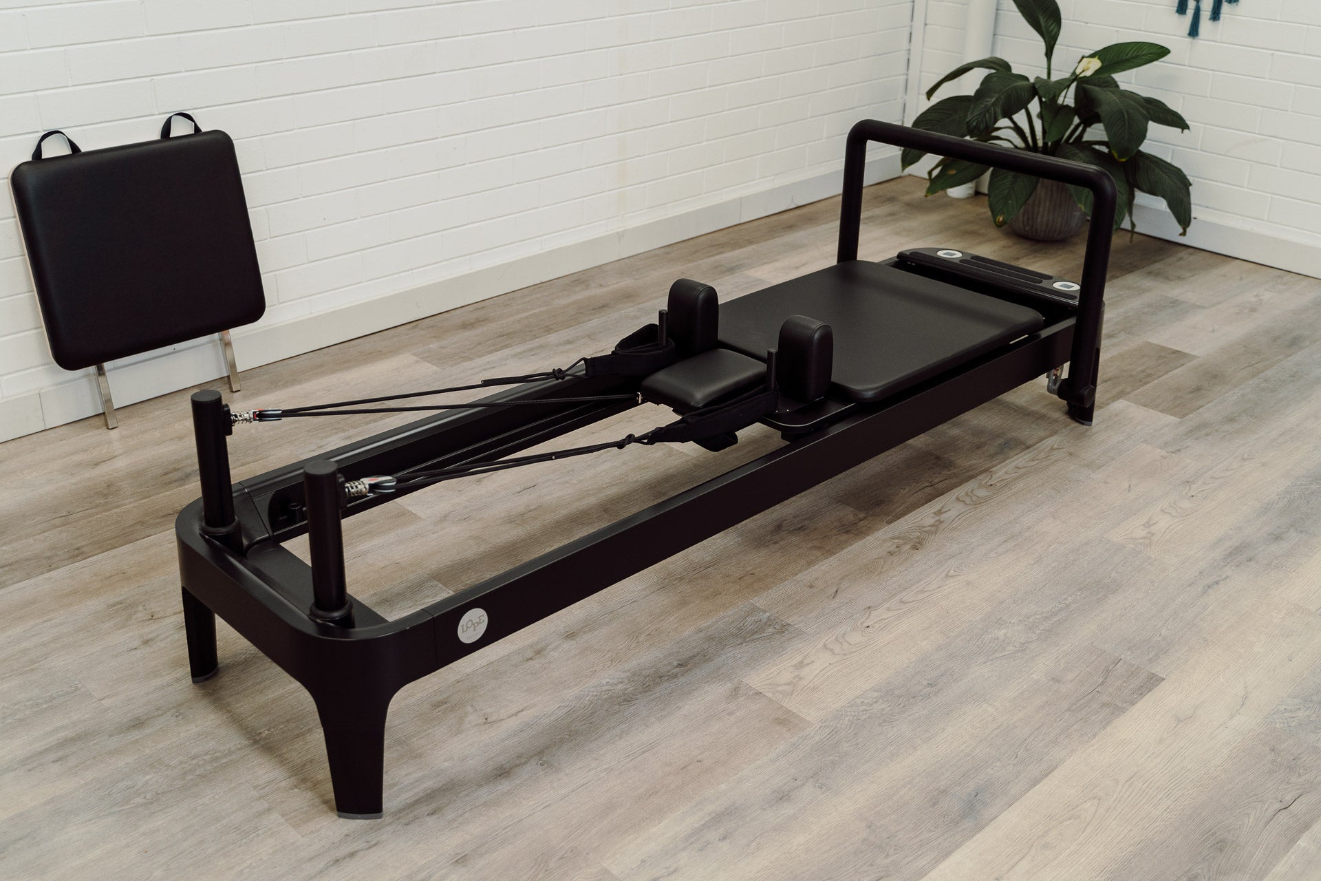 LOPE Flow Black Showroom Model